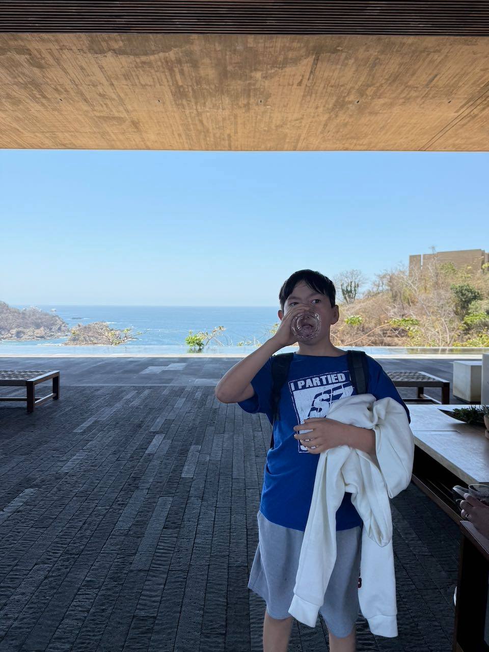 A cold drink in the open-air lobby, the Pacific just beyond